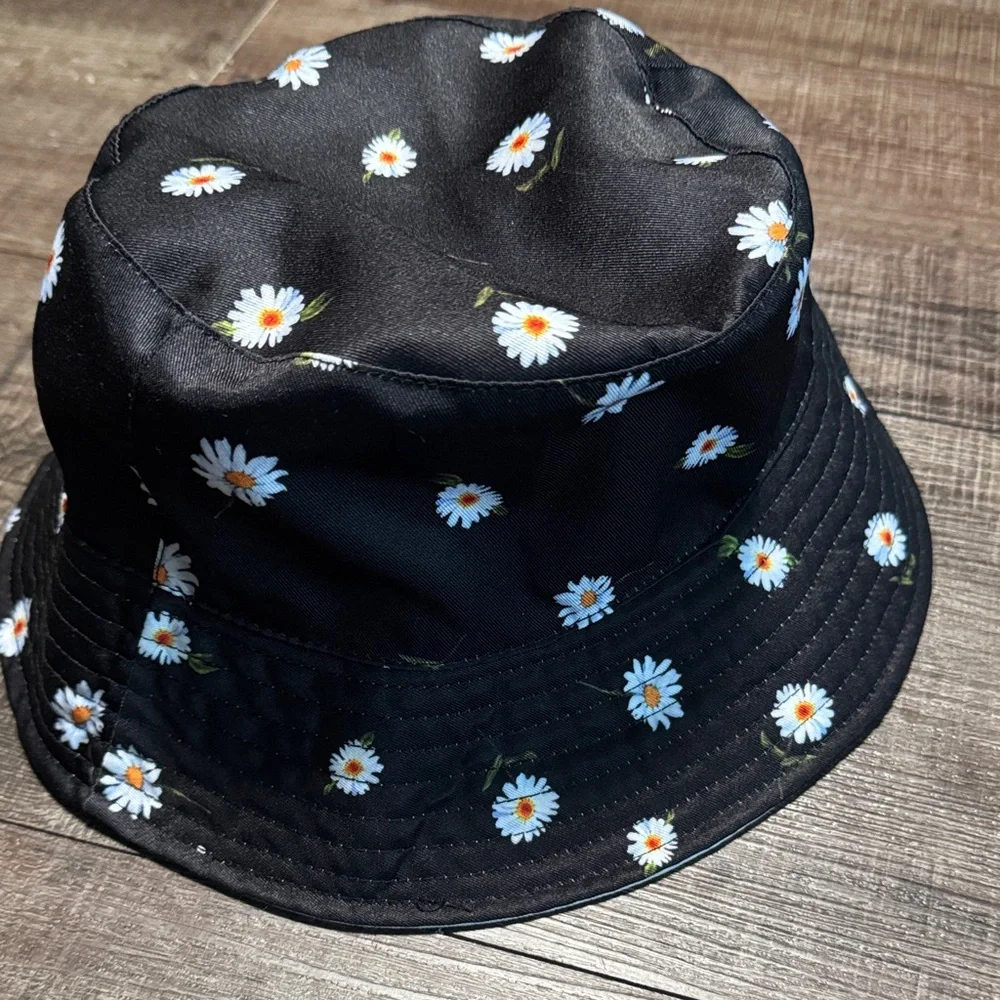 NWOT Alice + Olivia Reversible Bucket Hat - Picture 2 of 7